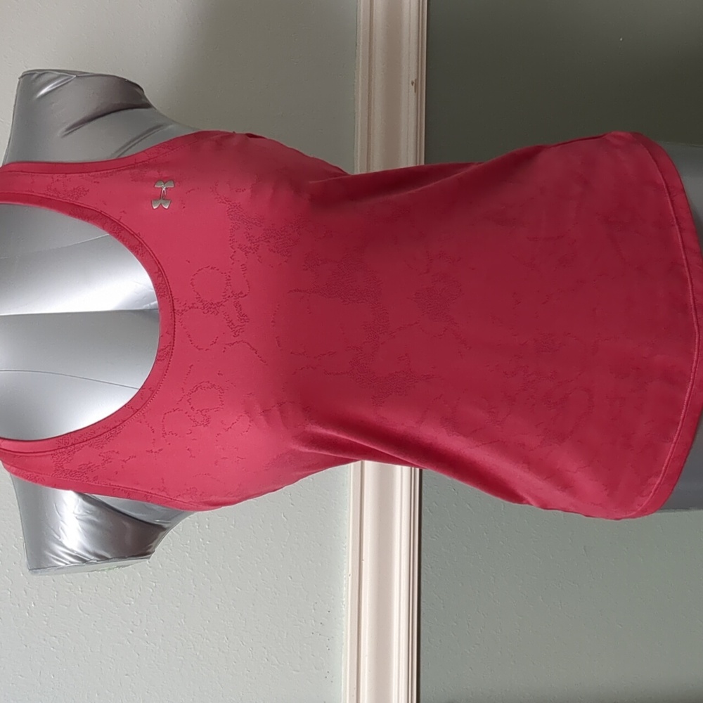 Under Armour athletic tank top. Size S. Excellent condition.